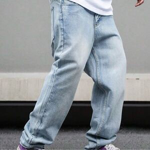 Light Wash Men's Relaxed Fit Jeans
